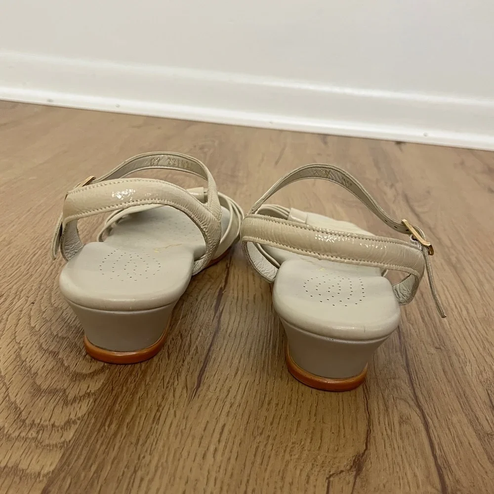 SAS Bone Patent Leather Strippy Quarter Strap‎ Wedge 7.5W Strappy Bow